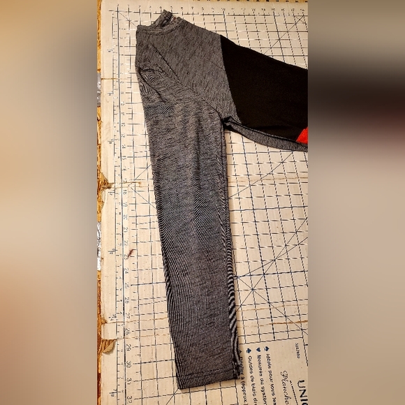 🔥NWOT Stockhomme Evolution Gray Black & Red Long Sleeve Pocket T-shirt Small - Picture 5 of 7